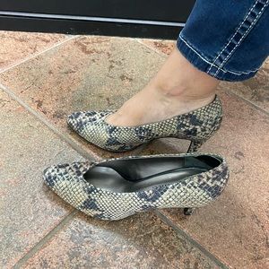 J.Renee’ python type heels 8.5 pumps python heels
